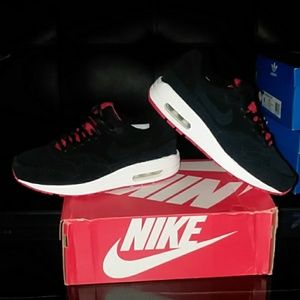 Nike women's air max 1